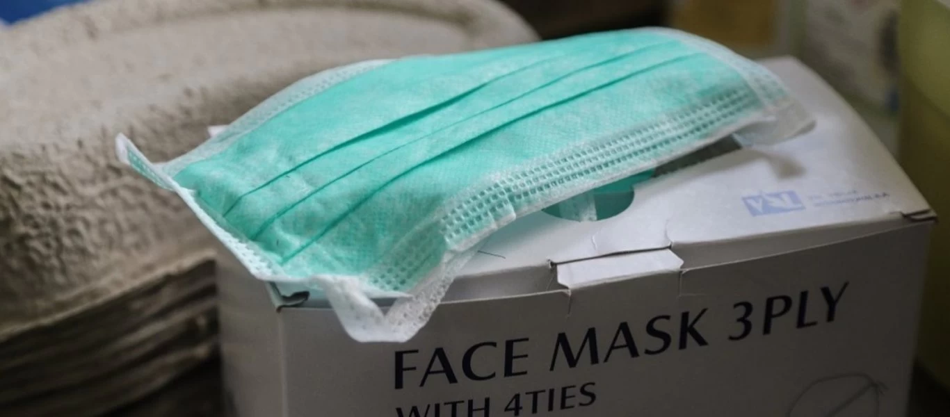 Ο αντιπρόεδρος του ΕΟΔΥ δίνει οδηγίες για τα γάντια, τις μάσκες και το αντισηπτικό (βίντεο)